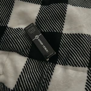 LUMINOUS SILK CONCEALER
A Multi-Purpose Hydrating Concealer color 8